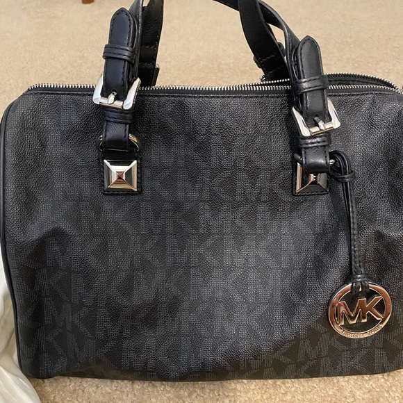 Michael Kors Handbag! - Picture 4 of 4